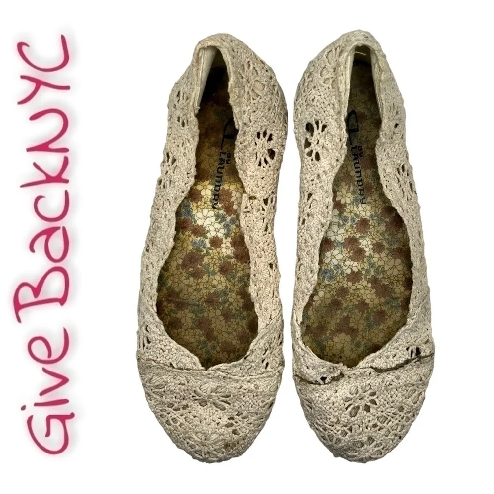𝅺cl by Laundry Cutout Ballet Flats in Cream Size 6M